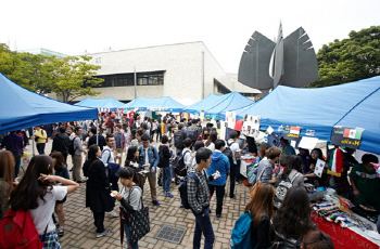 The Seoul National University (SNU) Fall Festival