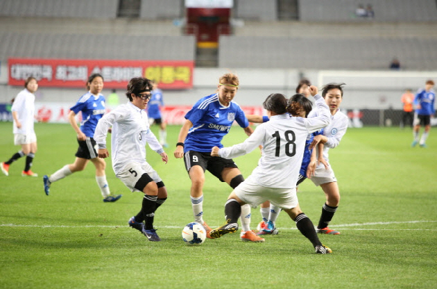 SNU Women’s football club is playing against a Costa Rica team