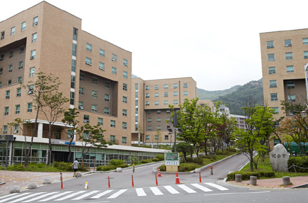SNU’s dormitory (picture above) is the students’ most favorite, but it only houses only 5,000 students