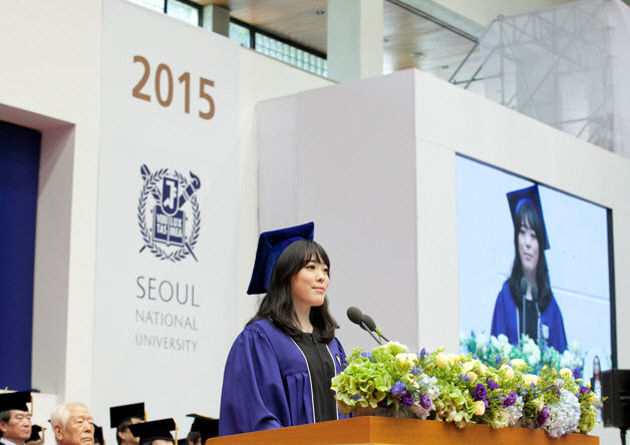 Jeong Won-hee is giving her valedictorian speech on SNU’s 69th commencement.