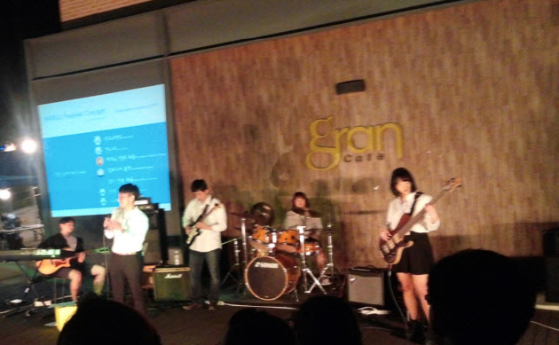 The evening ended with dormitory club performances from SoriNuKim and Hansori, providing a festive closure to the event