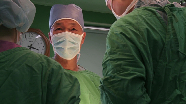 Dr. Kim in the operation room