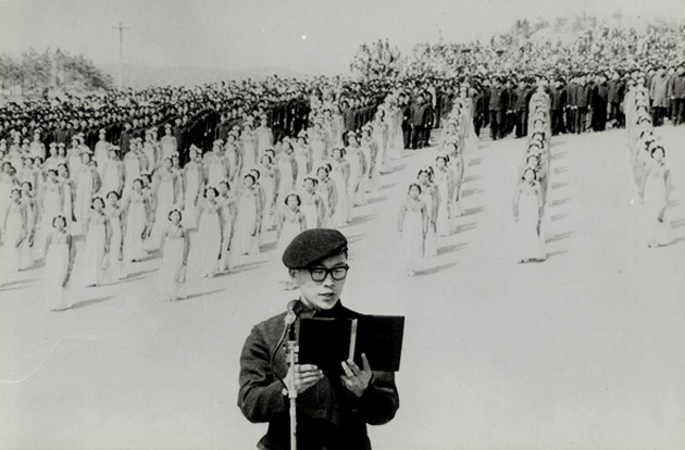 SUNG Nak-su, an undergraduate student in Korean Literature, is reading the poem at the ceremony. (April 2, 1971)