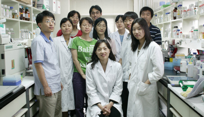 Professor V. Narry Kim (center) and her students
