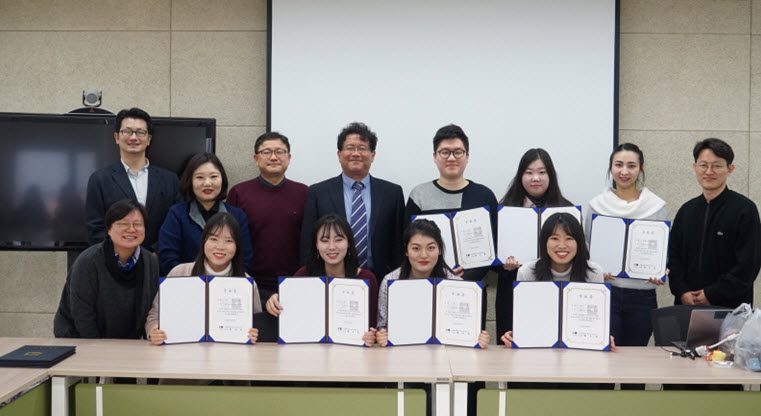 Students who completed the trainee program of SNU Asia Center