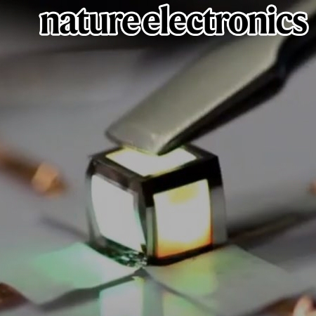 Three-dimensional foldable quantum dot light-emitting diodes