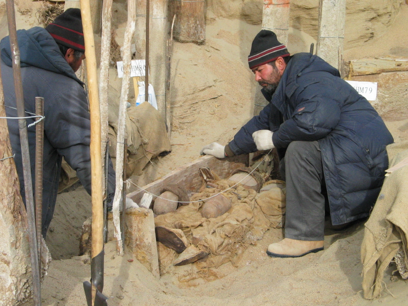 Excavation of burial M75 at the Xiaohe cemetery.<br>© Wenying Li, Xinjiang Institute of Cultural Relics and Archaeology.