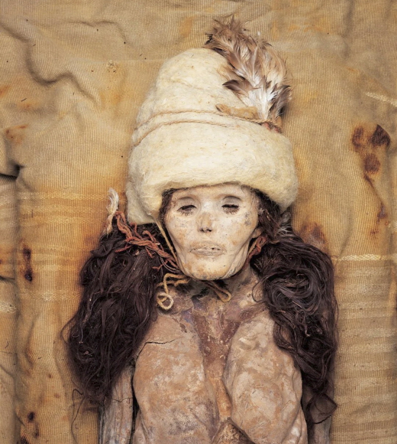 A naturally mummified woman from burial M11 of the Xiaohe cemetery.<br>© Wenying Li, Xinjiang Institute of Cultural Relics and Archaeology.