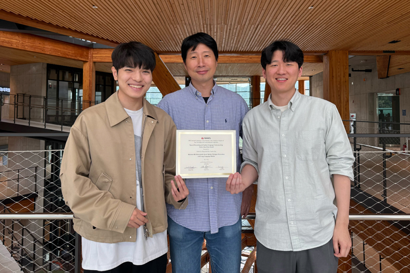 ▲ (From left) Kang-wook Kim (undergraduate researcher), Professor Gunhee Kim, and Sehun Lee (PhD candidate), all from the Department of Computer Science, Seoul National University