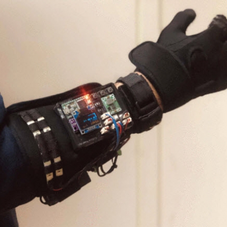 New Robotic Glove Uses Only One Sensor to Aid Grip