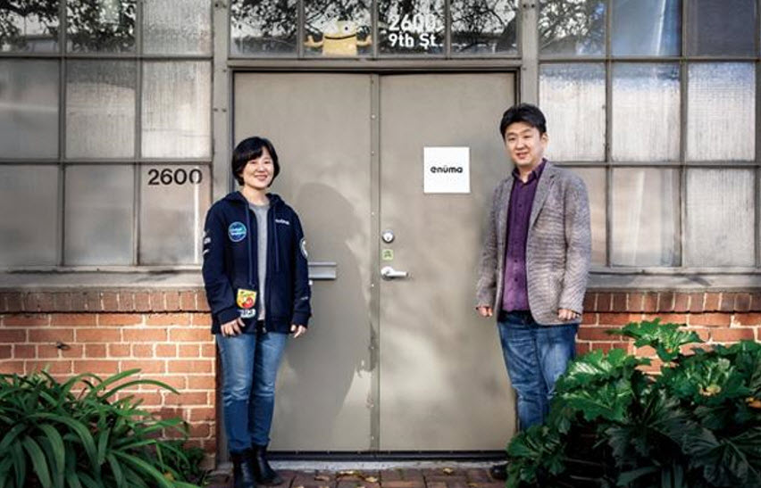 Founders of Enuma, Sooinn Lee (Department of Sculpture, Class of ‘95), Gunho Lee (Department of Computer Engineering, Class of ’95)