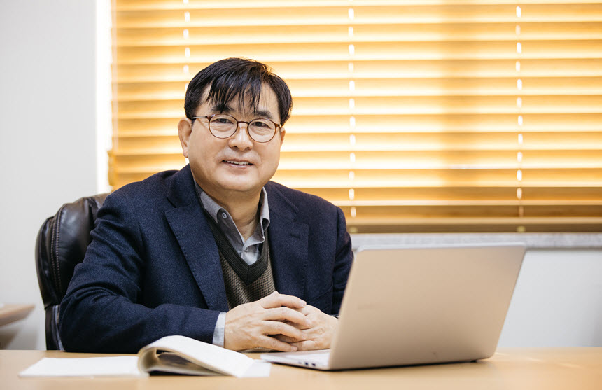 Professor Nongmoon Hwang (Department of Materials Science and Engineering), Recipient of the 2020 Excellence in Teaching Award