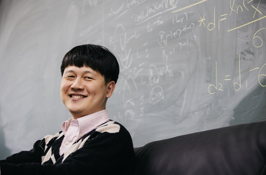 Professor Cheol-Hwan Park (Department of Physics & Astronomy), recipient of the 2020 Excellence in Teaching Award