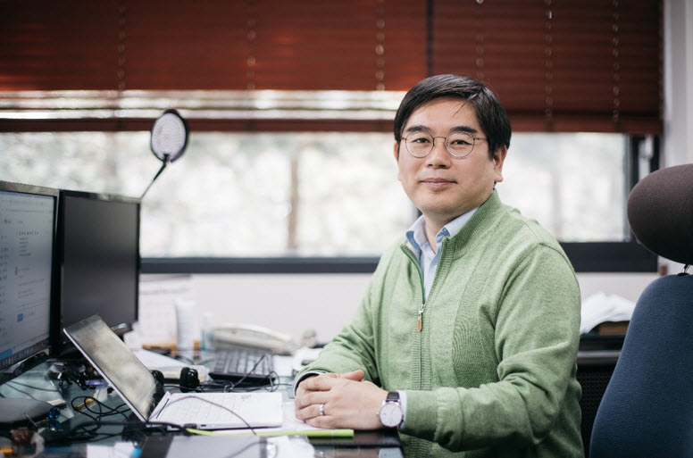 Professor Myunshin Im (Department of Physics & Astronomy), Recipient of the 2020 Excellence in Research Award