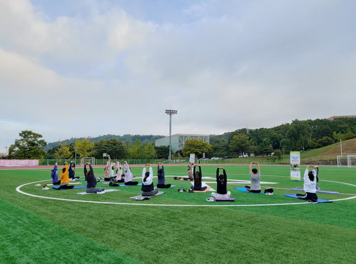 Participants practicing outdoor yoga at SNU’s main sports complex
