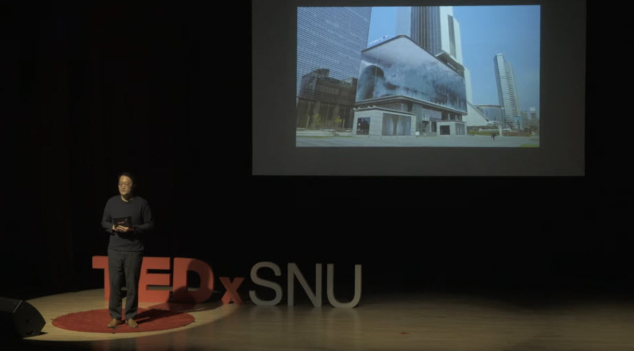 The lecture of director Lee Seong-Ho (Source: TEDx Talks youtube channel)
