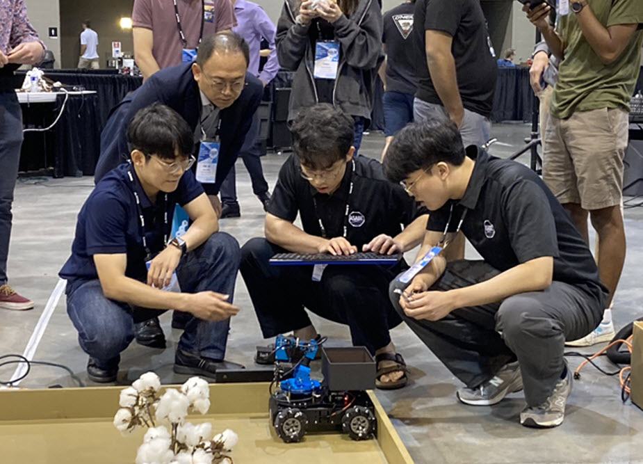 The team ‘SNU-Bot’ won the 2nd place in the 2023 ASABE Robotics Student Design Competition