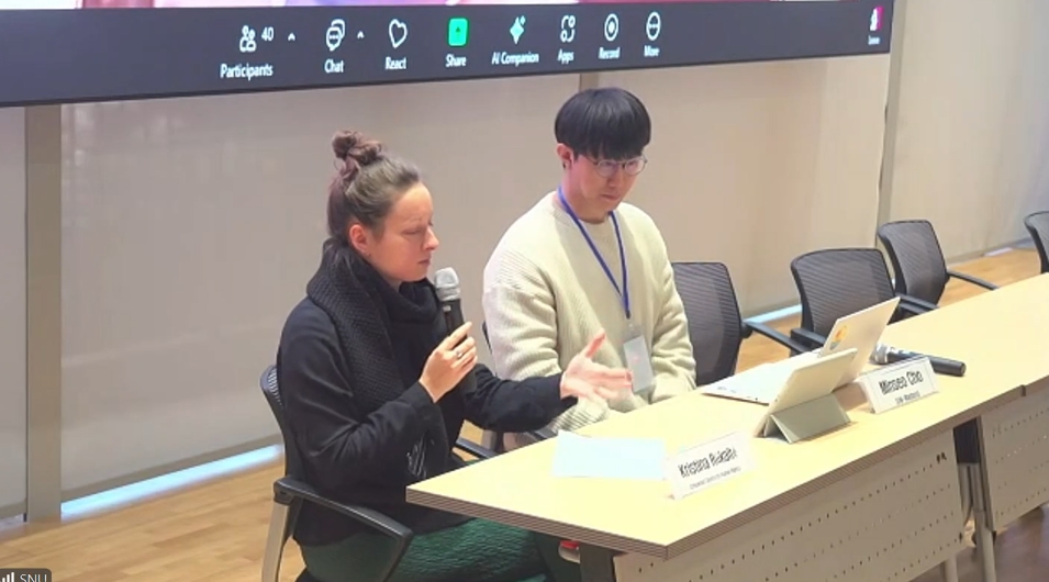 Minseo Cho and Kristina Rūkaitė answering questions during the Q&A segment