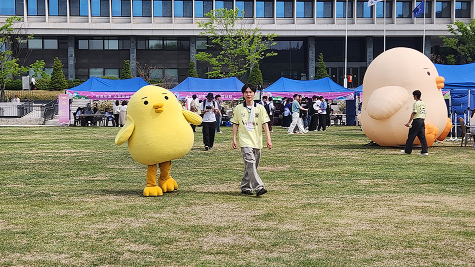 Rio, the festival mascot