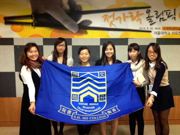 Participating students are holding a flag together
