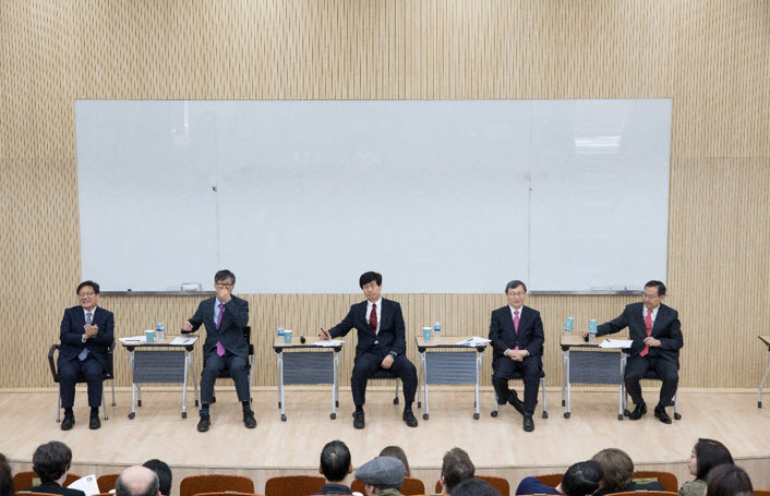 Presidential candidates: (from left) Kang Dae-hee, Nam Ick-Hyun, Lee Woo Il, Jung Keun-sik, and Lee Kunwoo.