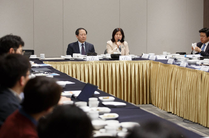 SNU Future Research Committee had a press conference in 2017.